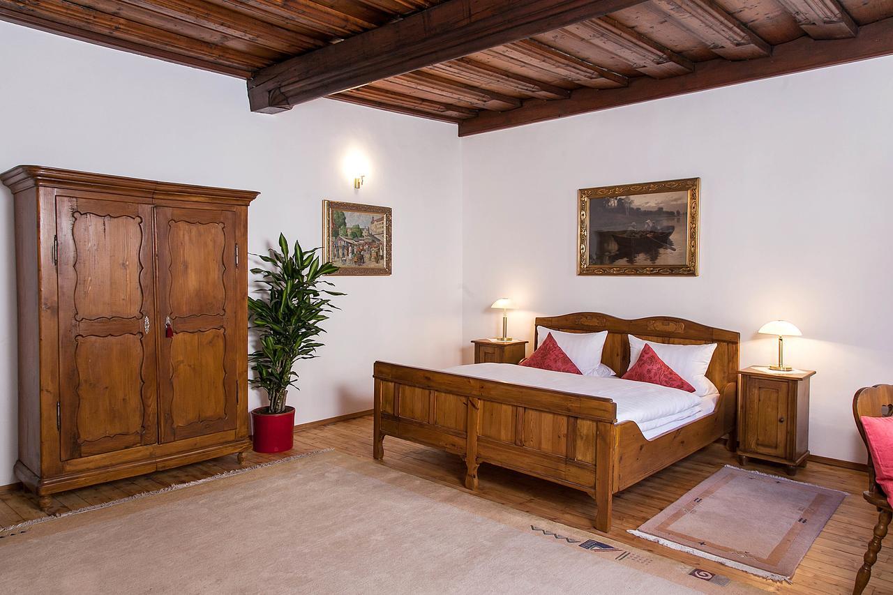 Restaurant Dicker Mann Hotel Zum Blauen Krebs Regensburg Kültér fotó